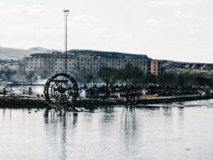 夢占いで読み解く『雨漏り』の意味と近未来へのメッセージ